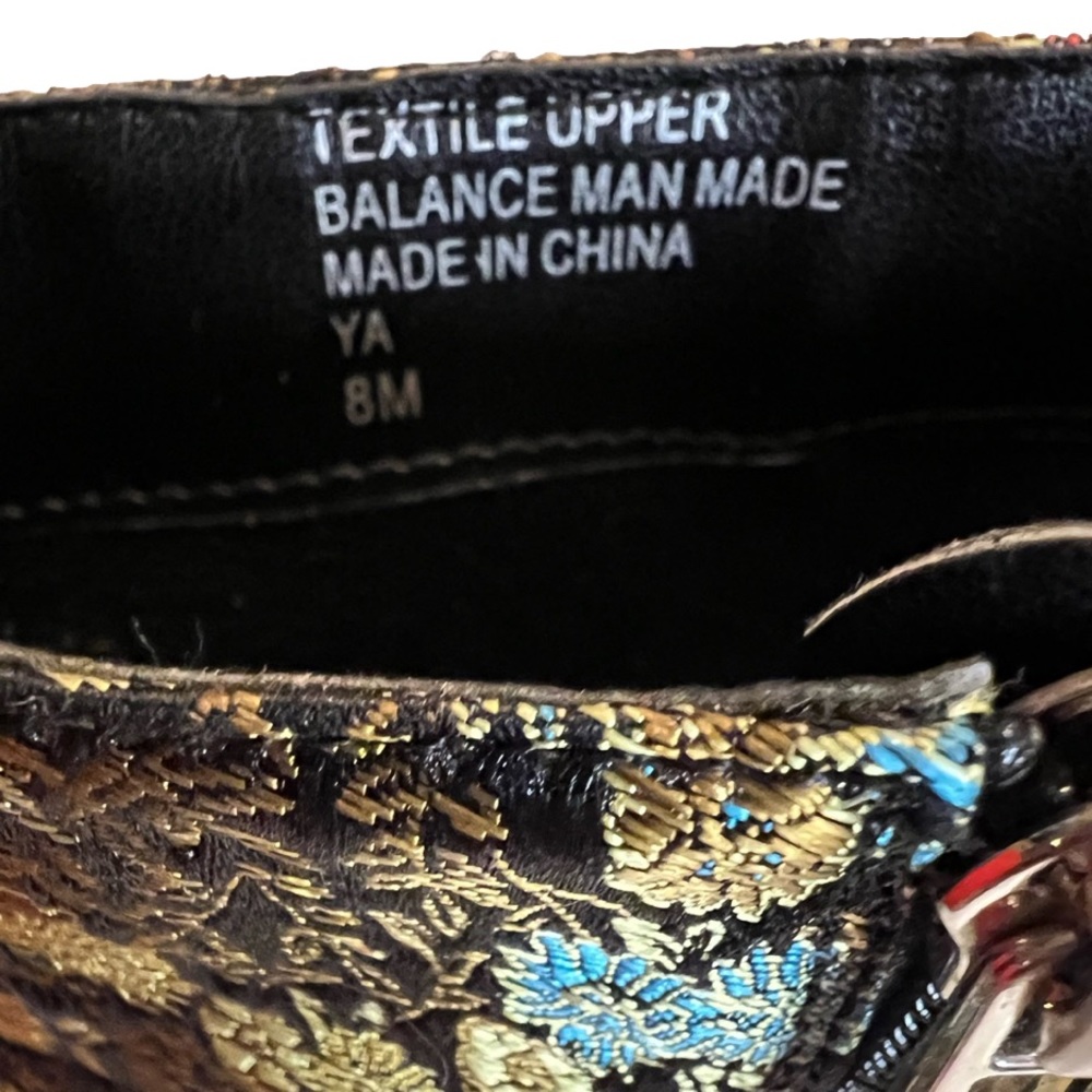 Charles by Charles David Quincey Bootie mismatched 2 sizes right 8M left 7 1/2M - Picture 4 of 12